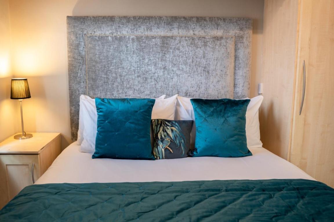 Perfectly Located Town House -2br * Chester