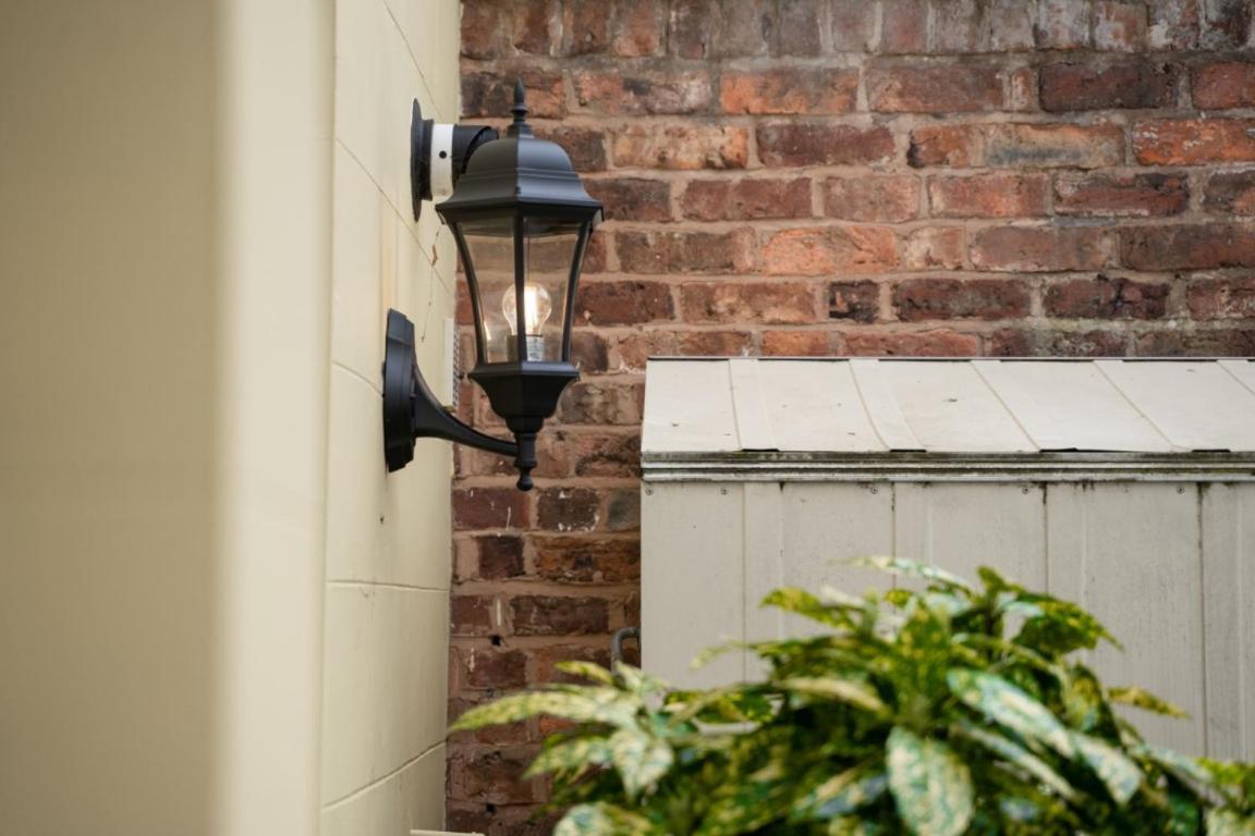 Perfectly Located Town House -2br * Chester